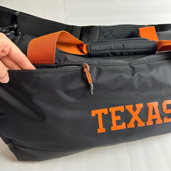 ❌SOLD❌Nike Large Duffel Bag Texas Longhorns Training Black Orange Pockets Gym - Picture 10 of 16